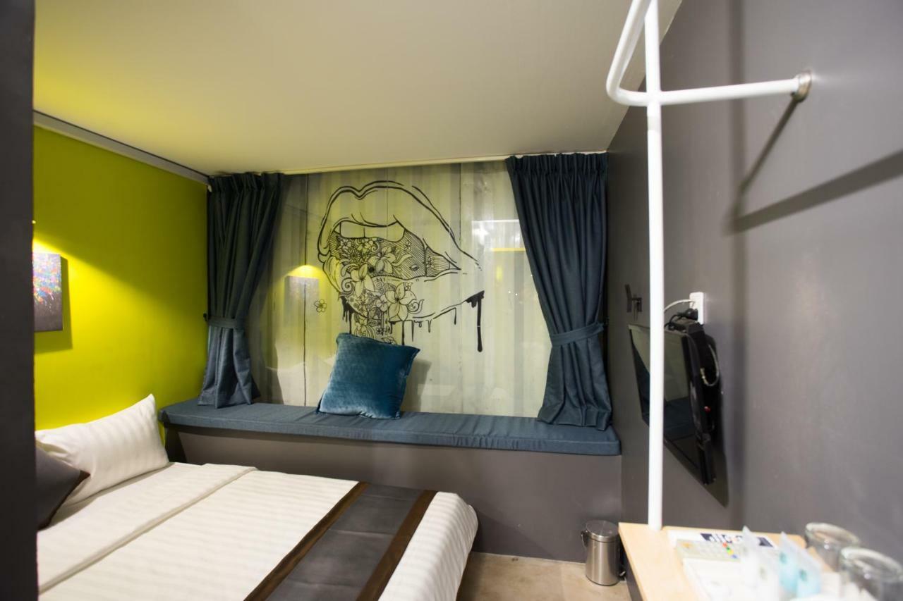 White Rabbit Hostel Siem Reap (Adults Only) Buitenkant foto
